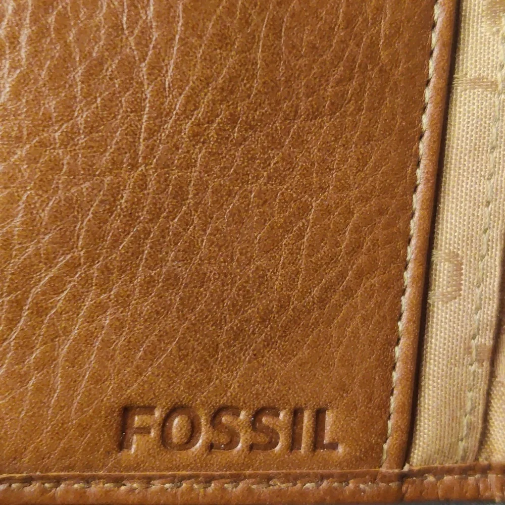 Fossil Women's Wallet And Wristlet Bundle